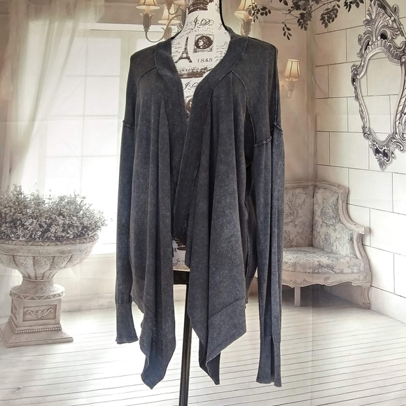 Rock & Republic Sweaters - ROCK & REPUBLIC Grungy Distressed Waterfall Cardi